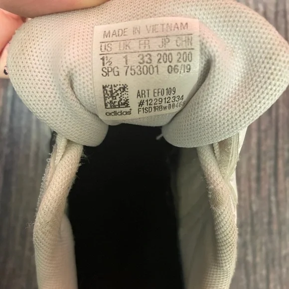 Adidas Velcro no ties! - Picture 4 of 4